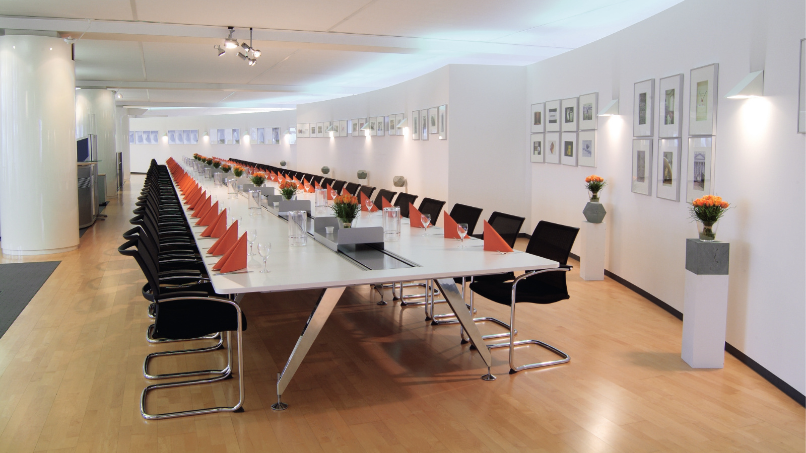 Meeting & conference table