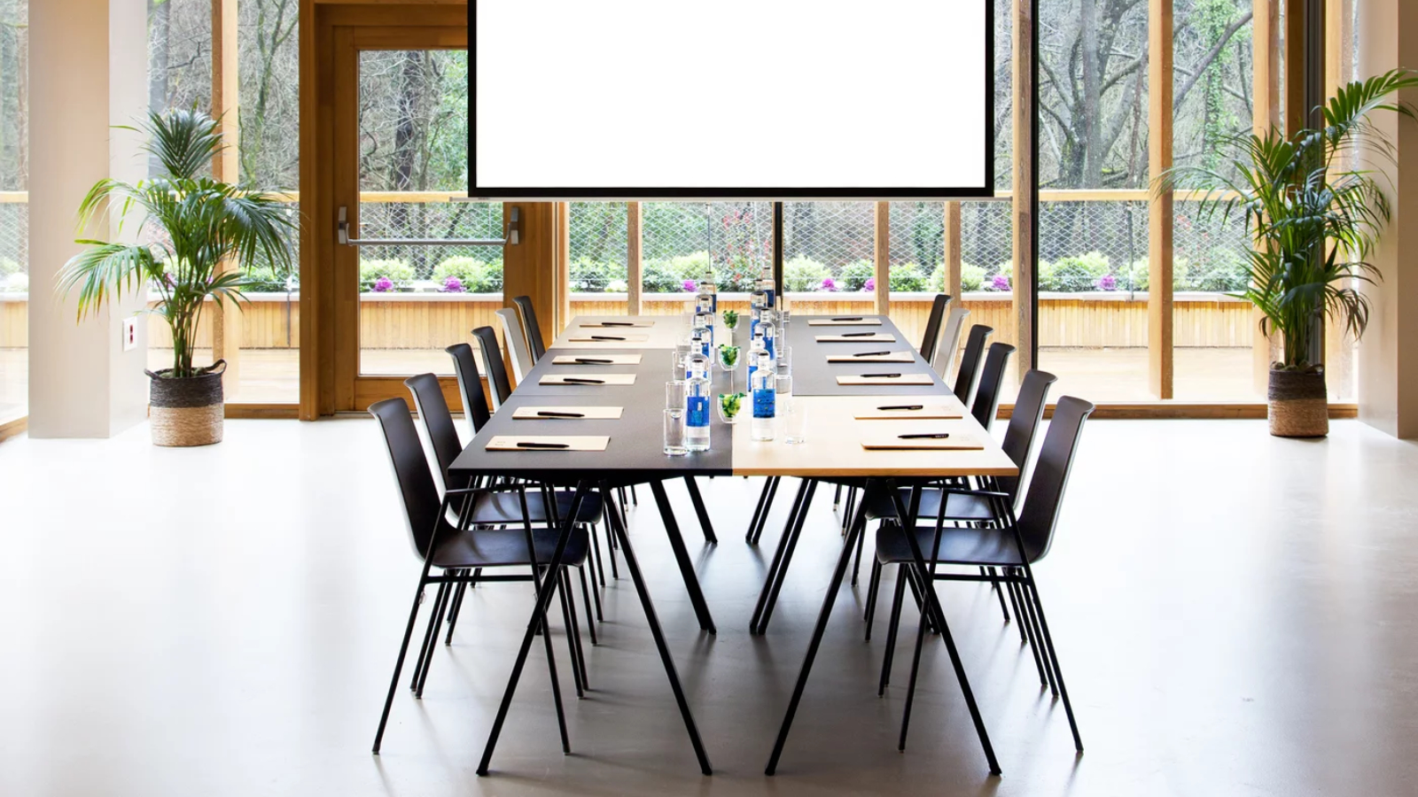 Meeting & conference table